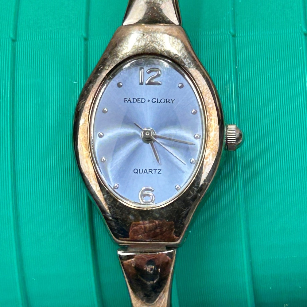 Faded Glory Womens Quartz‎ Watch Silver Tone Blue Dial Oval Case FGD40719